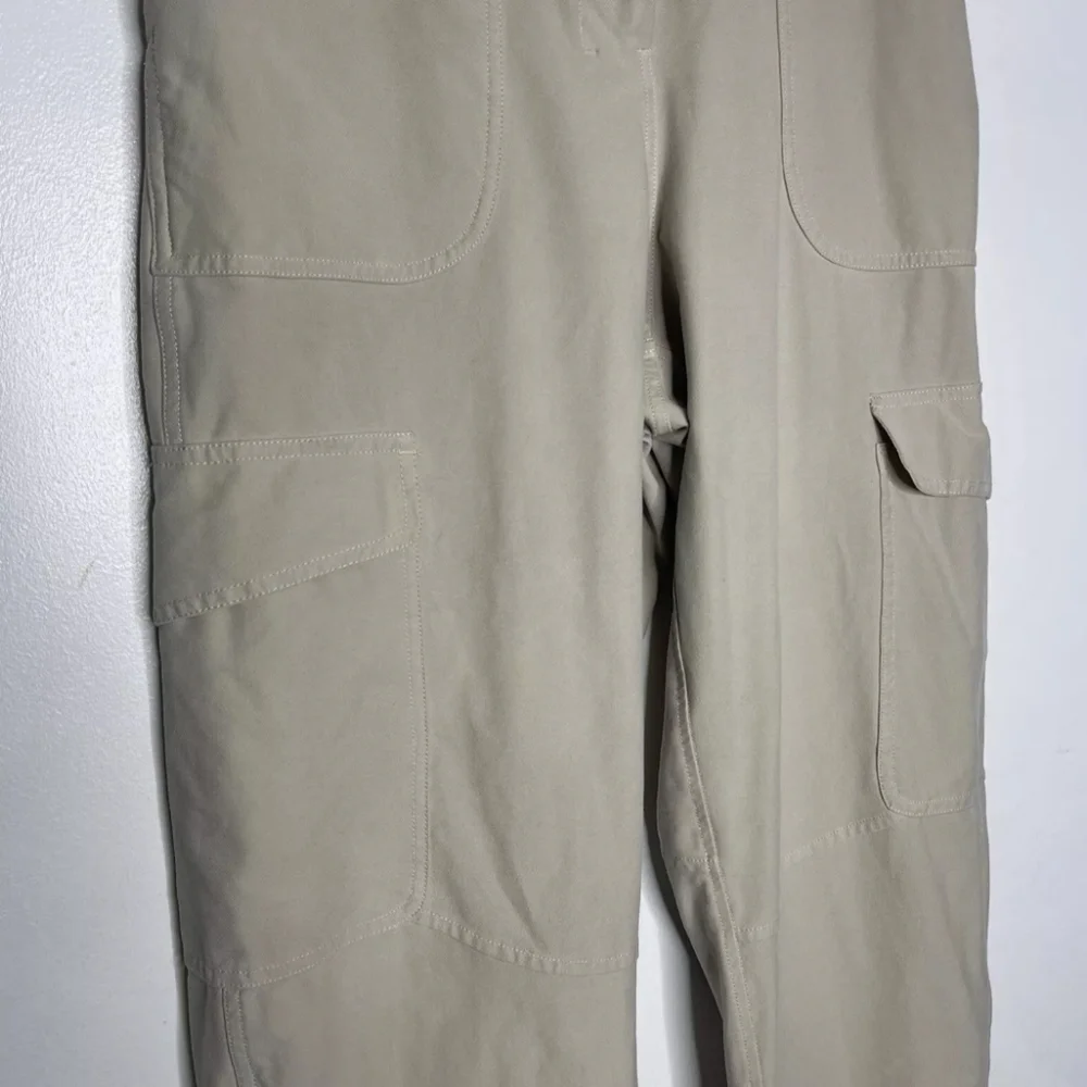 NWT Lululemon Women's Light Utilitech Cargo Pocket High-Rise Pant Size 27 khaki